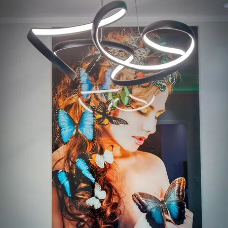 The Royal King - Caserne De Bonne / Centre-ville