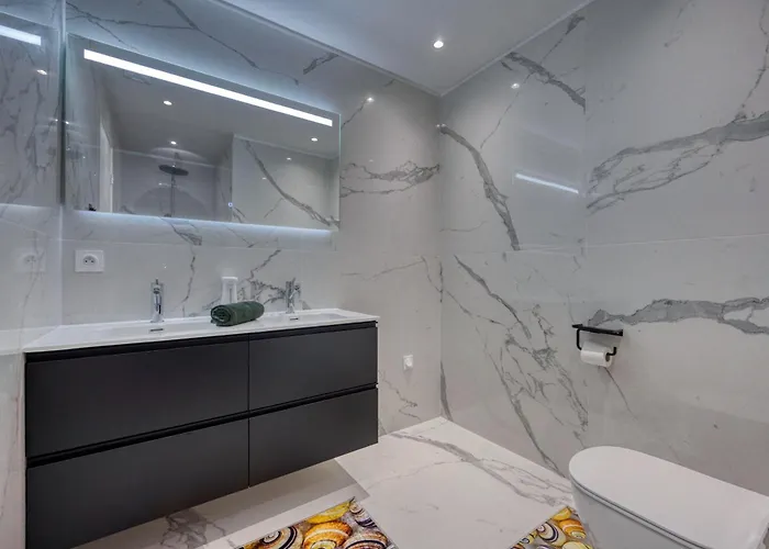 The Royal King - Caserne De Bonne / Centre-ville Grenoble